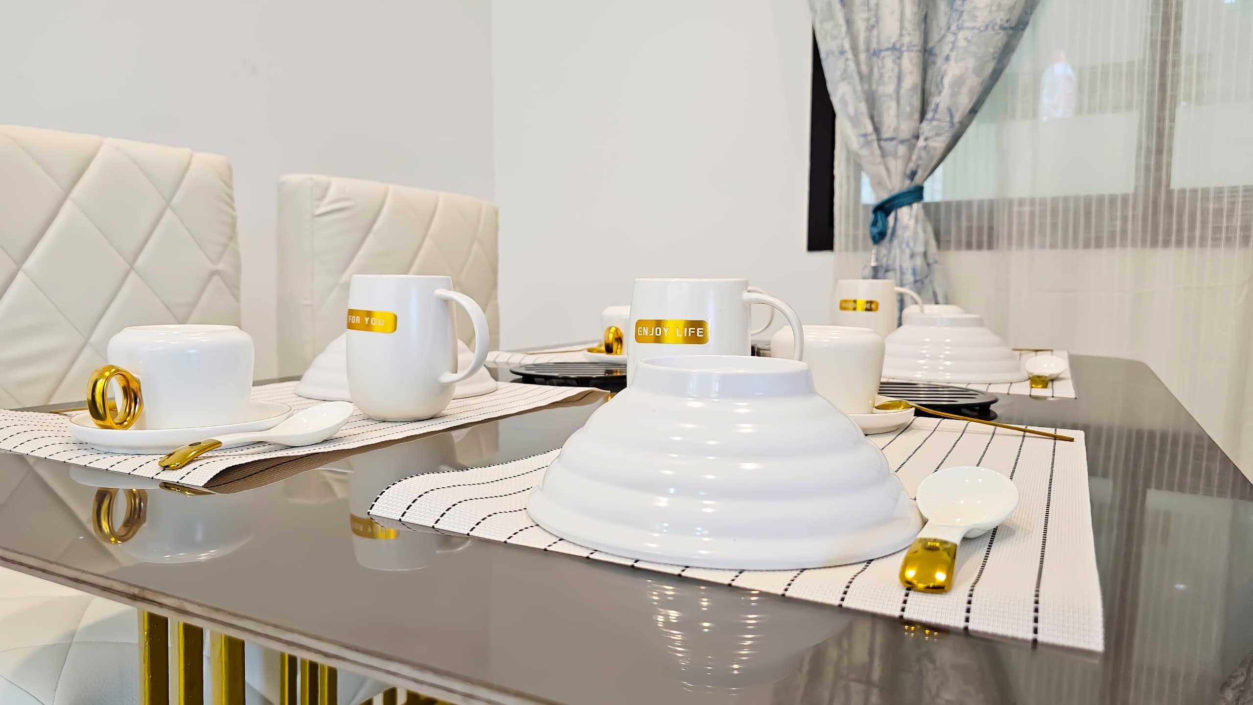 listing card gallery