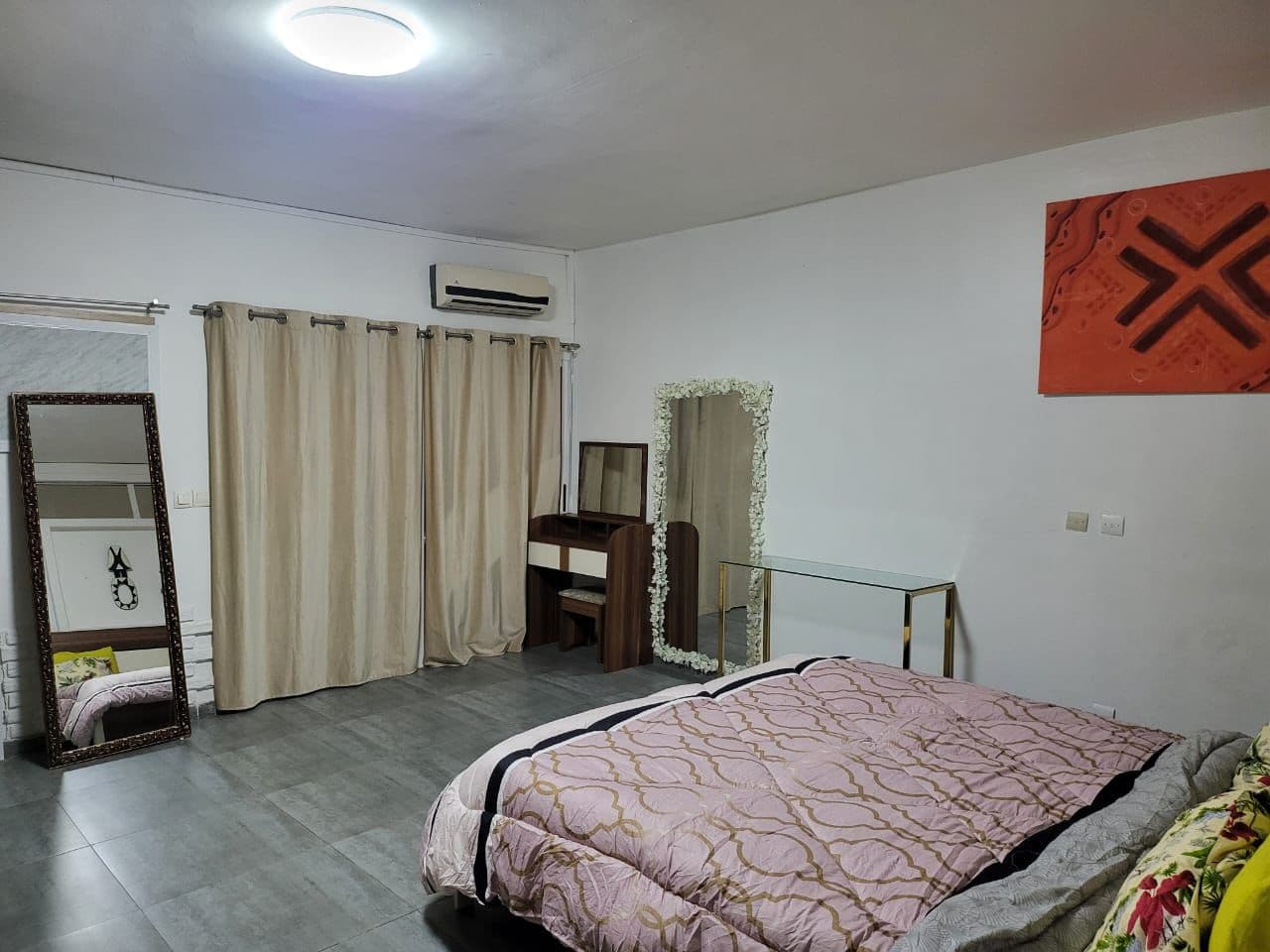 listing card gallery